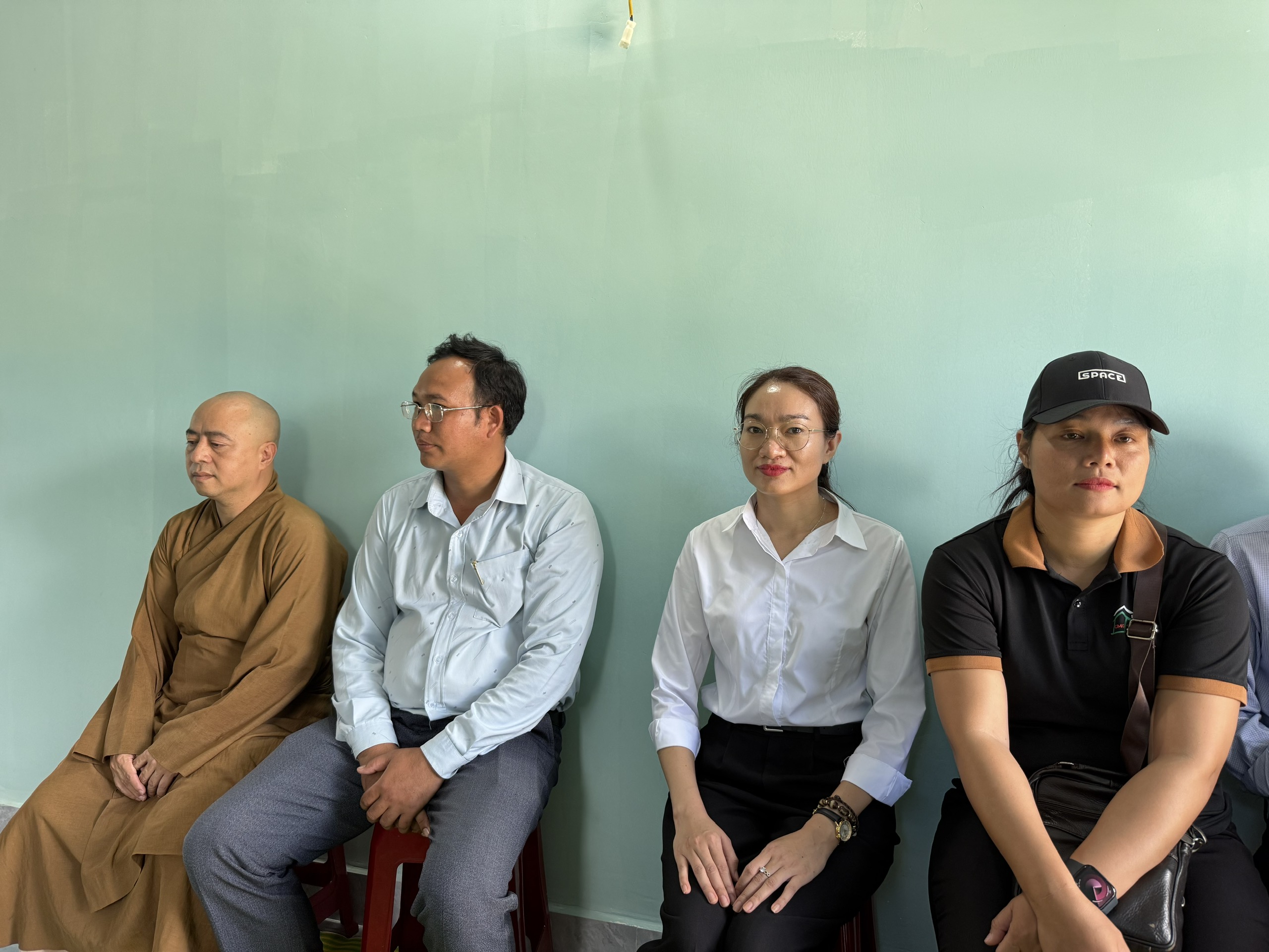 Các đại biểu tham dự buổi lễ bàn giao. Ảnh T.Dũng